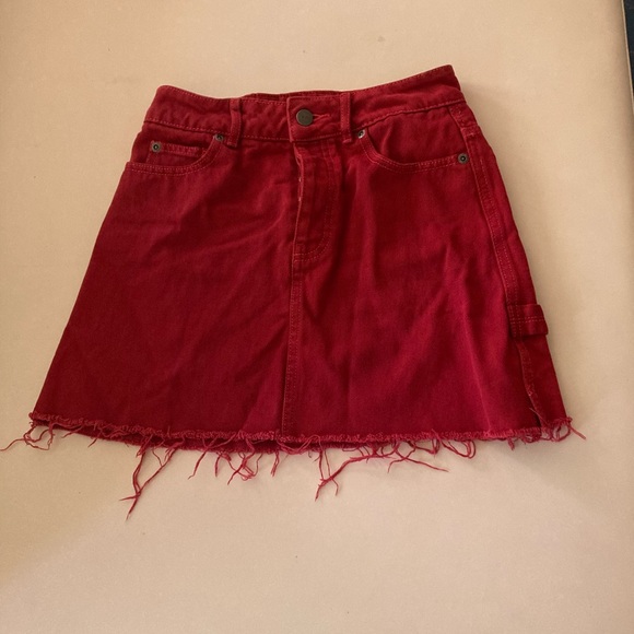 Red mini skirt - Picture 2 of 2